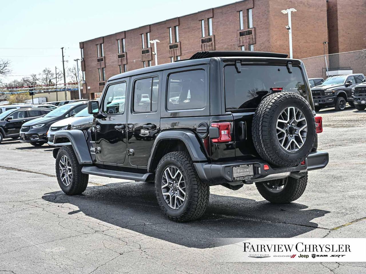 2024 Jeep Wrangler Sahara SKY TOP   LEATHER   FRONT CAMERA   BLIND SP Photo
