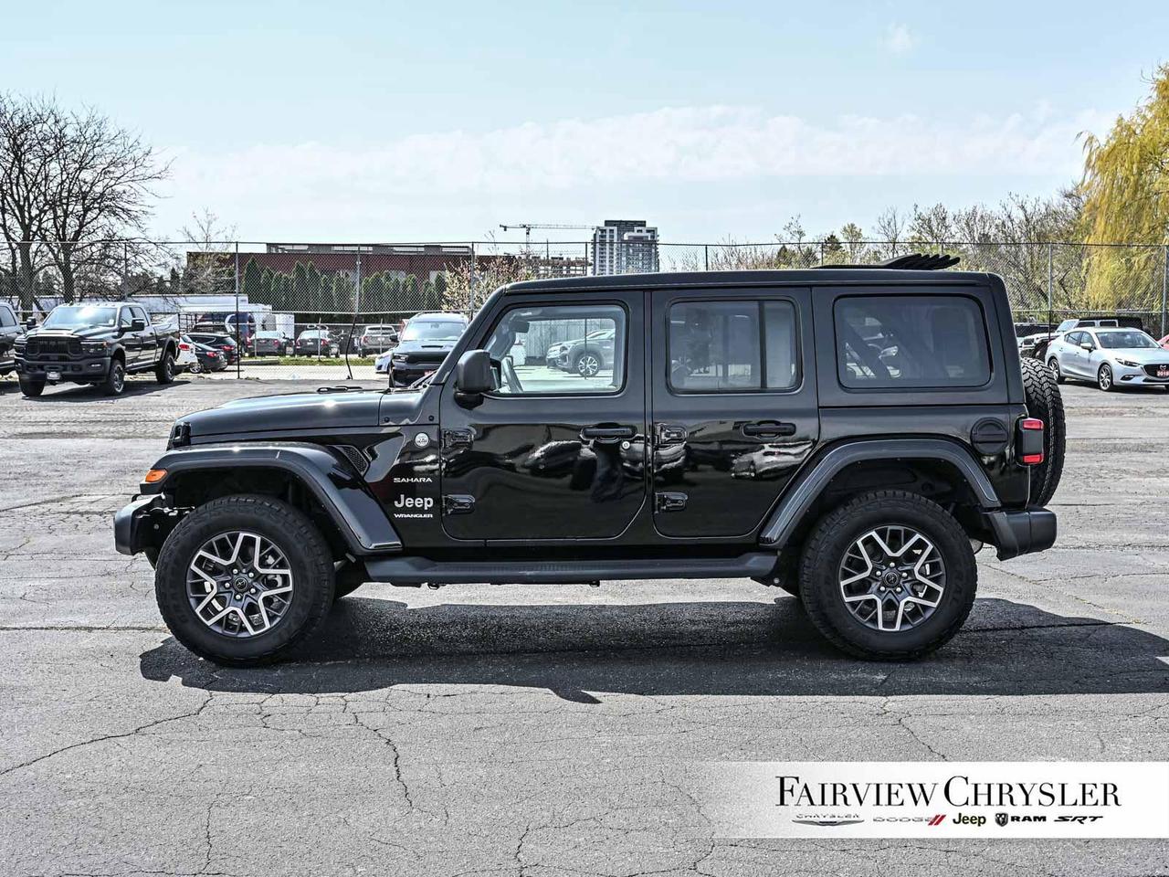2024 Jeep Wrangler Sahara SKY TOP   LEATHER   FRONT CAMERA   BLIND SP Photo