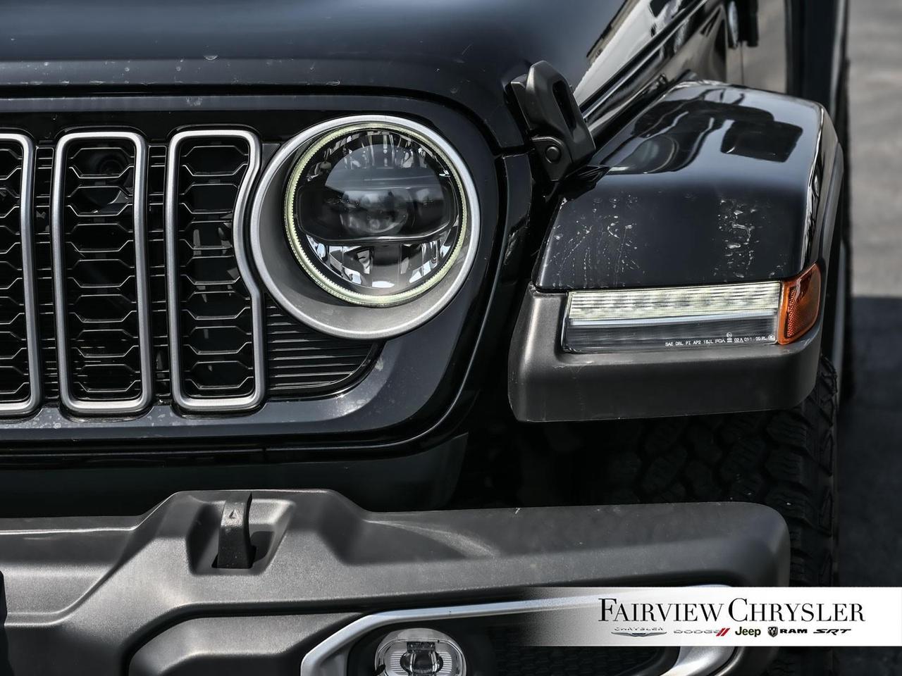 2024 Jeep Wrangler Sahara SKY TOP   LEATHER   FRONT CAMERA   BLIND SP Photo