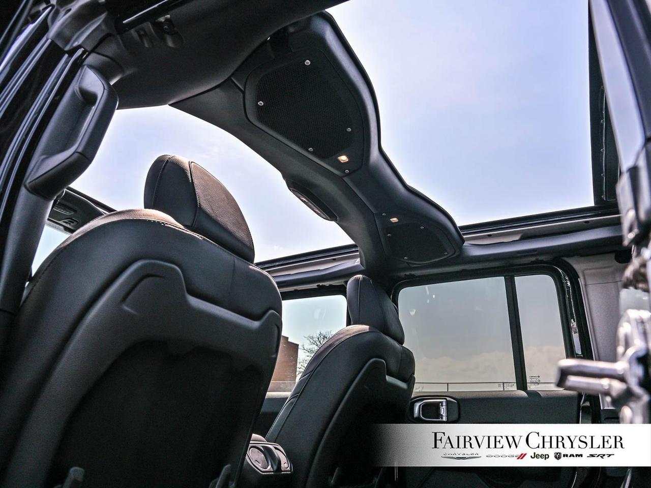 2024 Jeep Wrangler Sahara SKY TOP   LEATHER   FRONT CAMERA   BLIND SP Photo