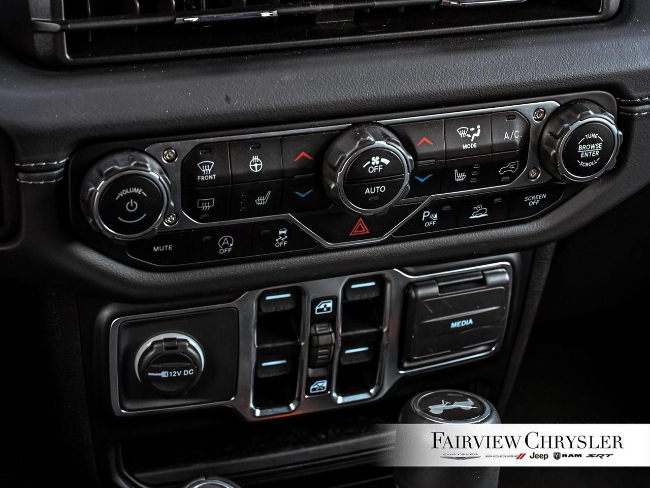 2024 Jeep Wrangler Sahara SKY TOP   LEATHER   FRONT CAMERA   BLIND SP Photo