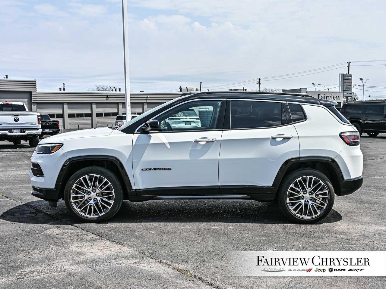 2024 Jeep Compass Limited ELITE PKG   NAV   PWR TAILGATE   CARPLAY Photo