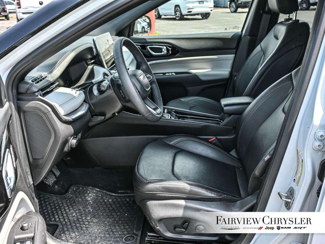 2024 Jeep Compass Limited 4x4 ELITE PKG   NAV   PWR TAILGATE   CARPLAY   HEATED SEATS   REMOTE START Photo