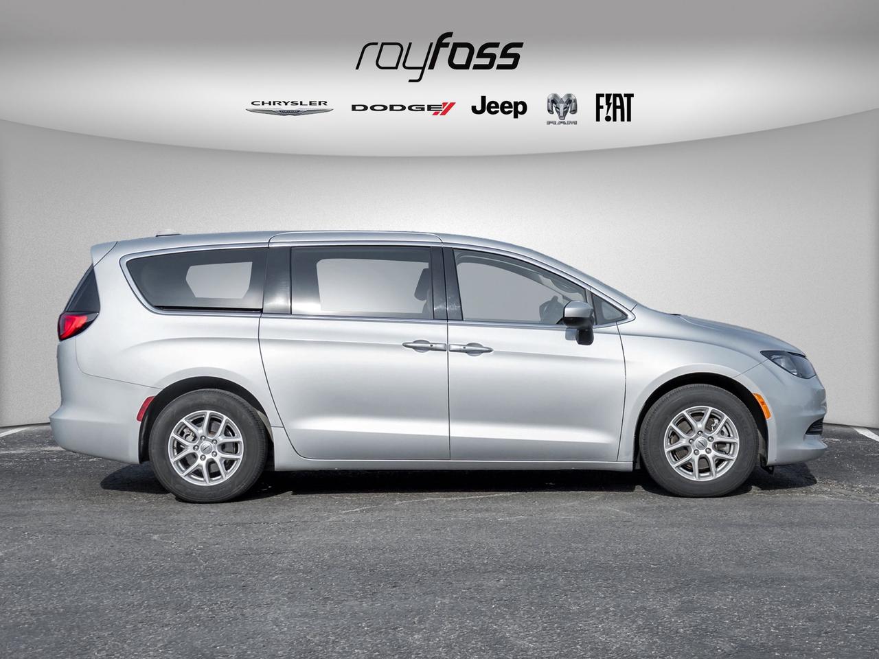2023 Chrysler Grand Caravan  Photo2