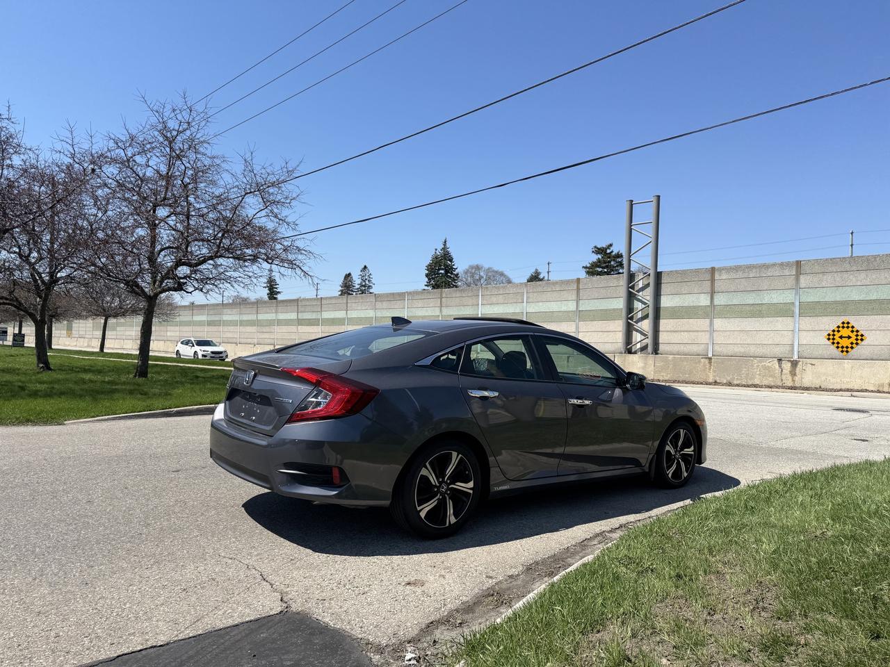 2018 Honda Civic Sedan Touring   ONLY 65256 KMS! Photo