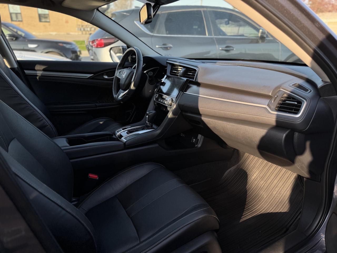 2018 Honda Civic Sedan Touring   ONLY 65256 KMS! Photo