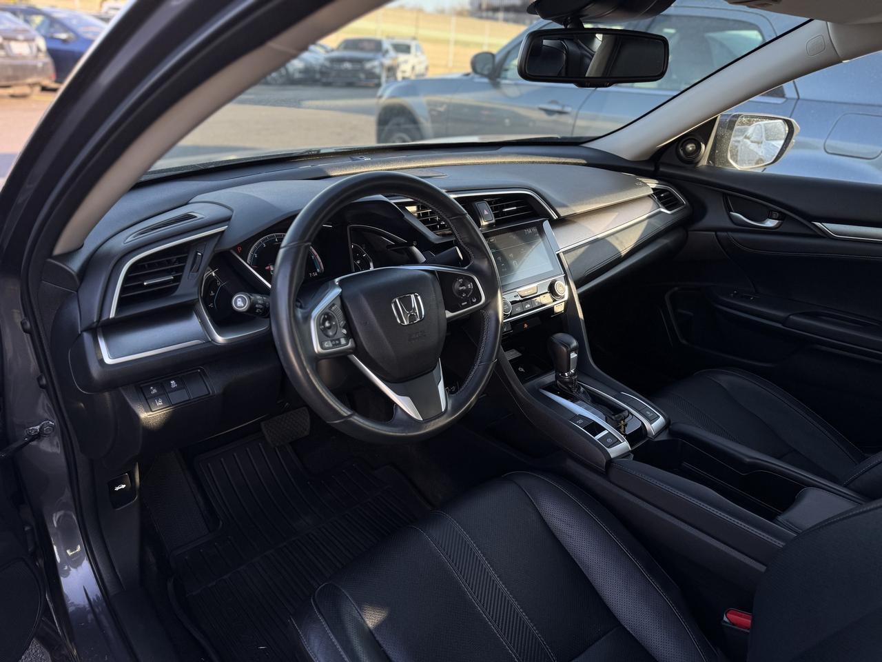 2018 Honda Civic Sedan Touring   ONLY 65256 KMS! Photo