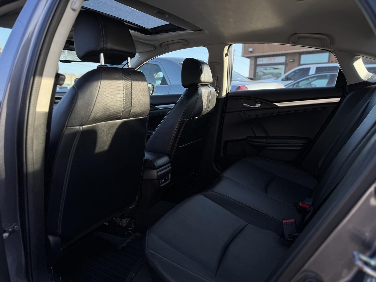 2018 Honda Civic Sedan Touring   ONLY 65256 KMS! Photo