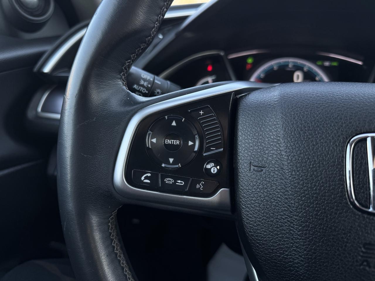 2018 Honda Civic Sedan Touring   ONLY 65256 KMS! Photo