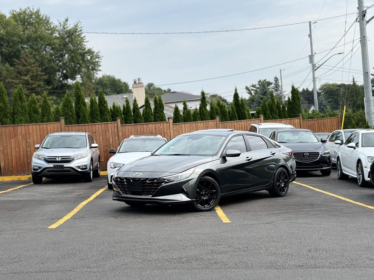 2023 Hyundai Elantra Luxury   CLEAN CARFAX! Photo0