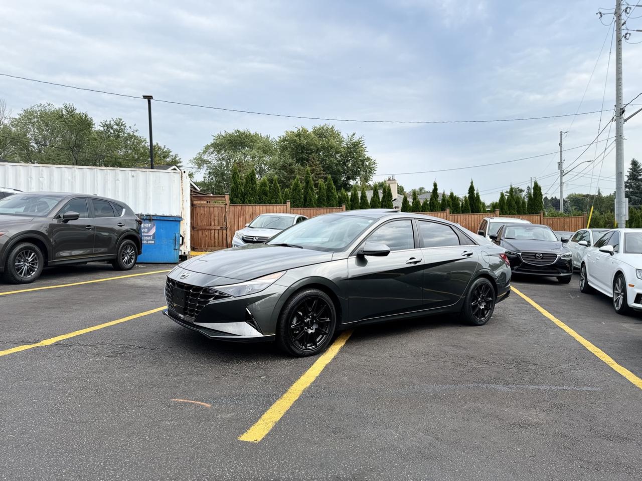 2023 Hyundai Elantra Luxury   CLEAN CARFAX! Photo1