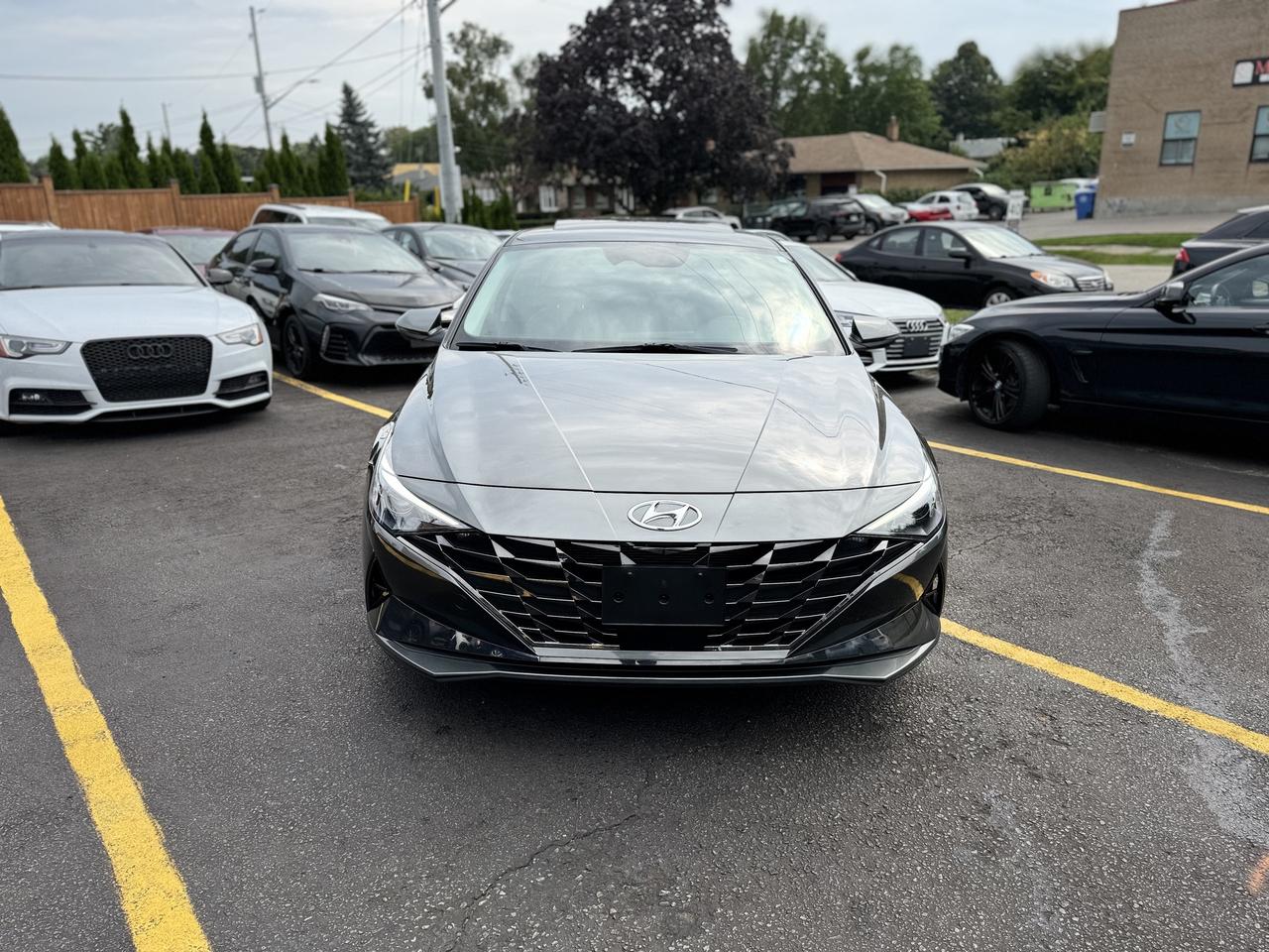 2023 Hyundai Elantra Luxury   CLEAN CARFAX! Photo2