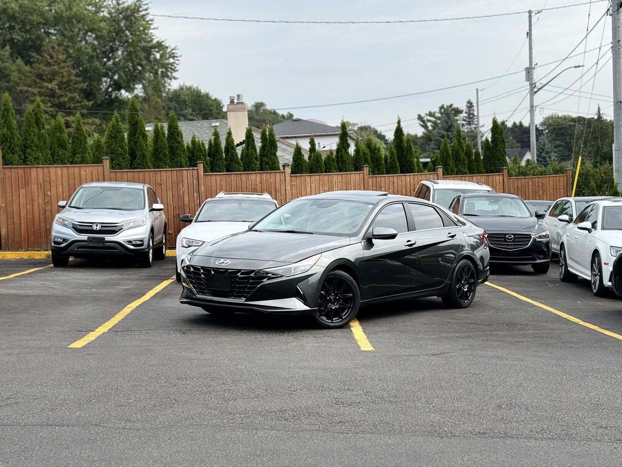 2023 Hyundai Elantra Luxury   CLEAN CARFAX! Photo