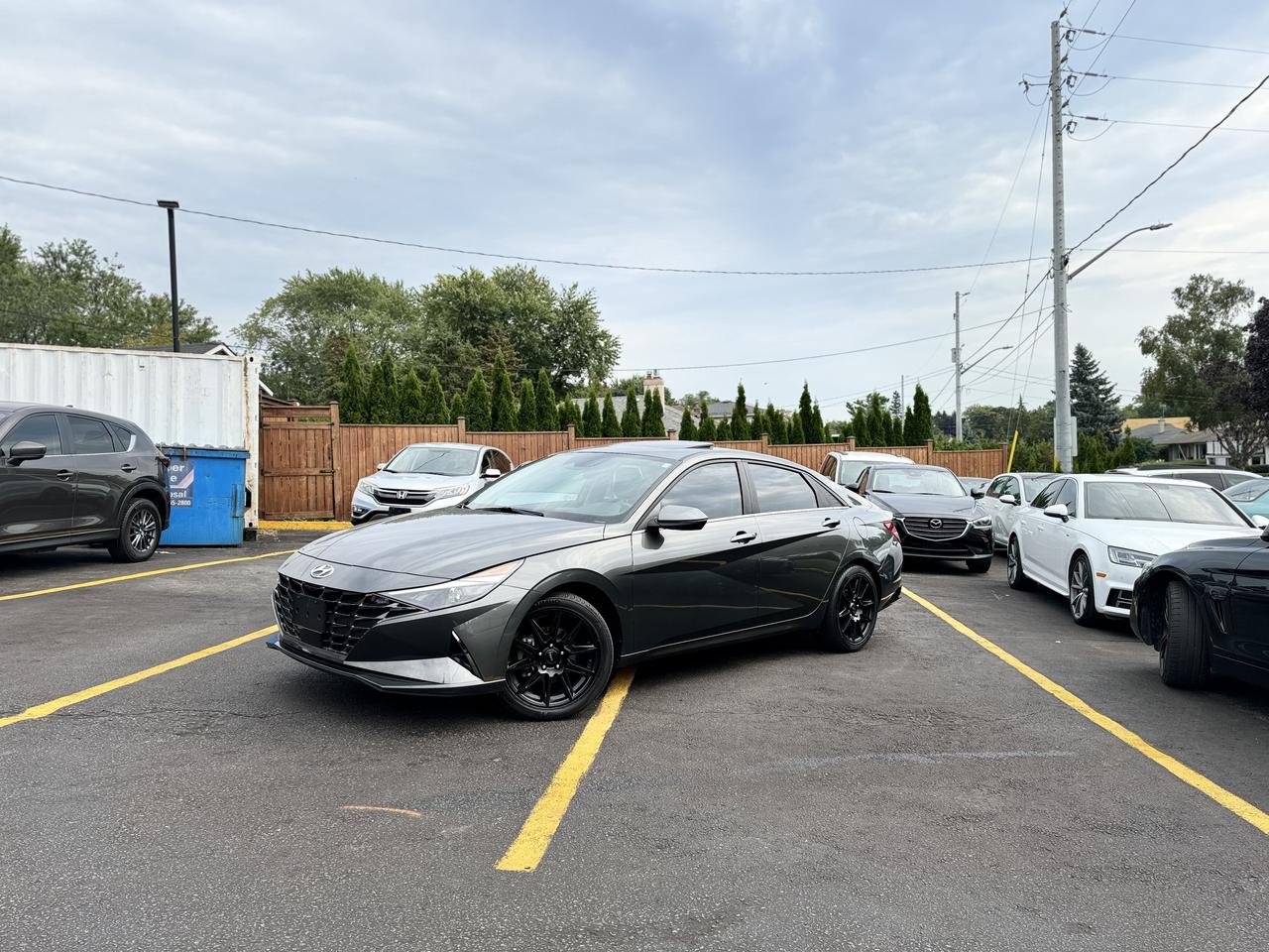 2023 Hyundai Elantra Luxury   CLEAN CARFAX! Photo