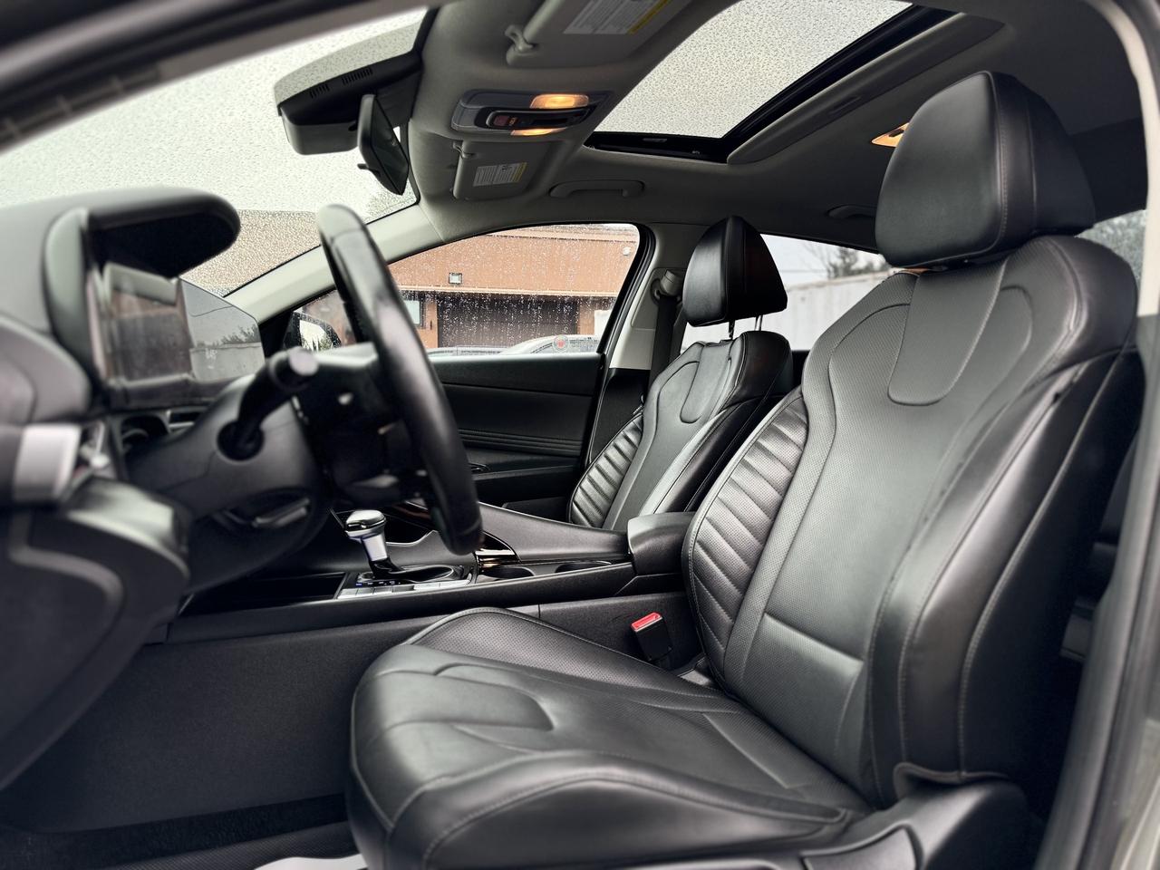 2023 Hyundai Elantra Luxury   CLEAN CARFAX! Photo