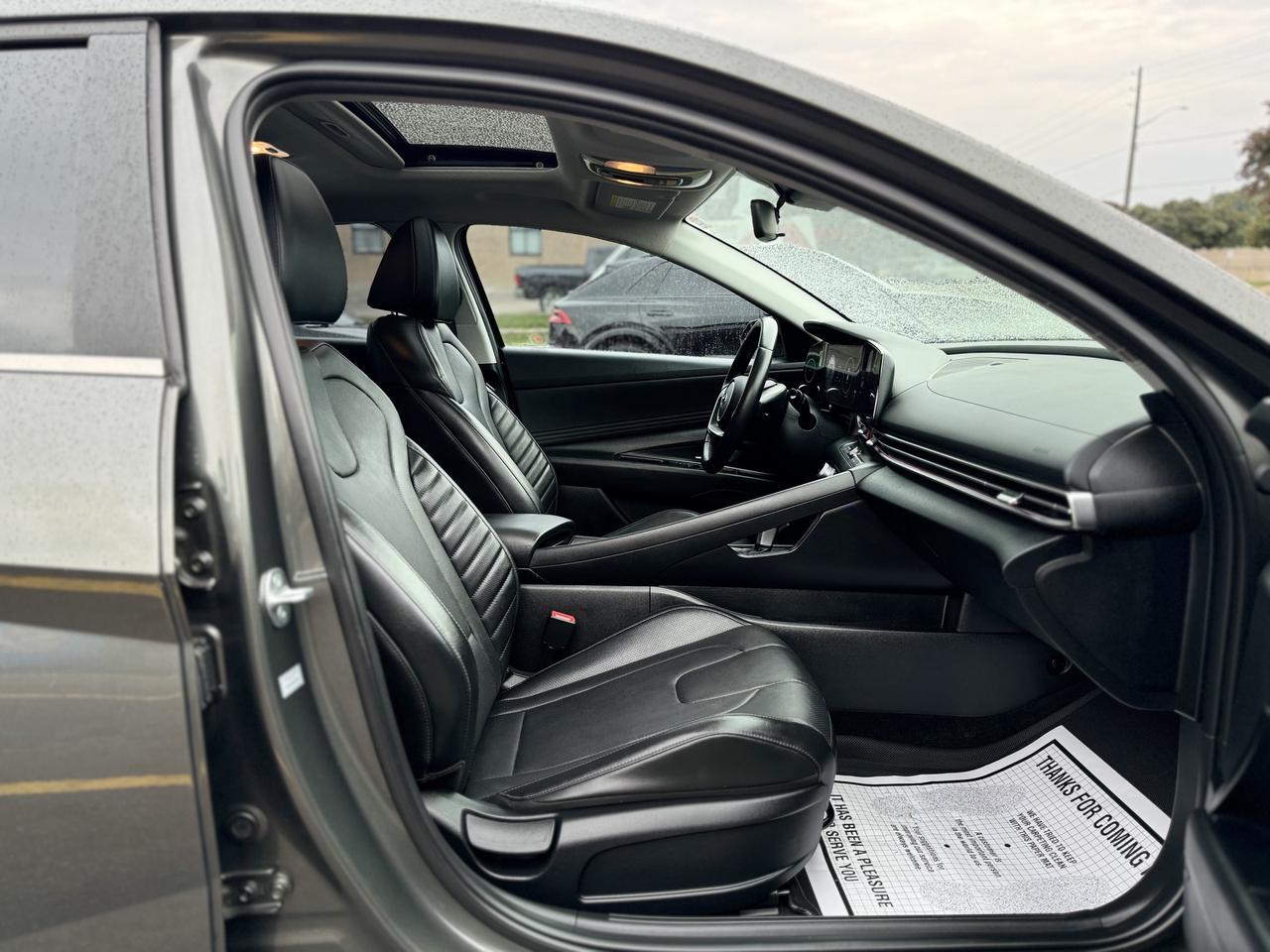 2023 Hyundai Elantra Luxury   CLEAN CARFAX! Photo