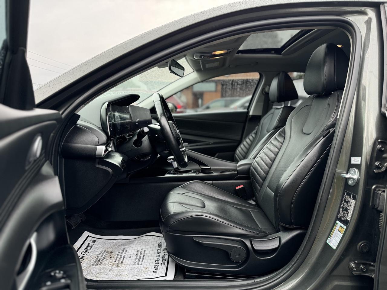 2023 Hyundai Elantra Luxury   CLEAN CARFAX! Photo