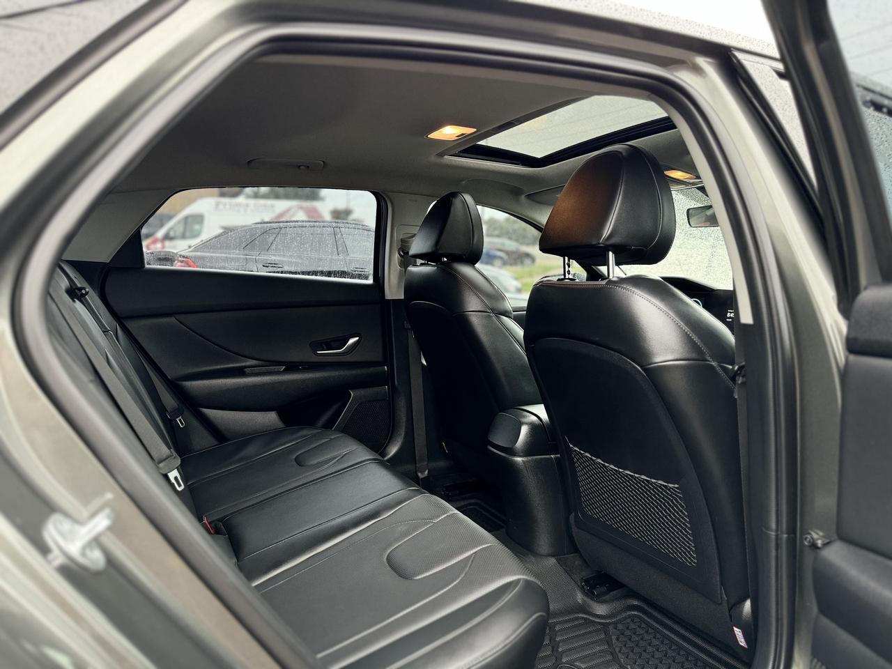 2023 Hyundai Elantra Luxury   CLEAN CARFAX! Photo