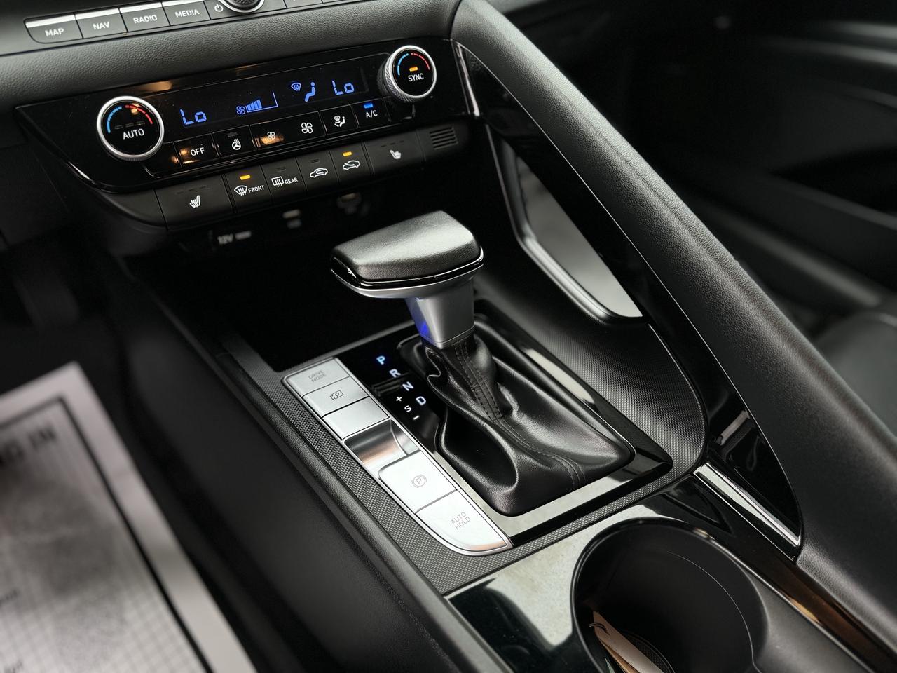 2023 Hyundai Elantra Luxury   CLEAN CARFAX! Photo