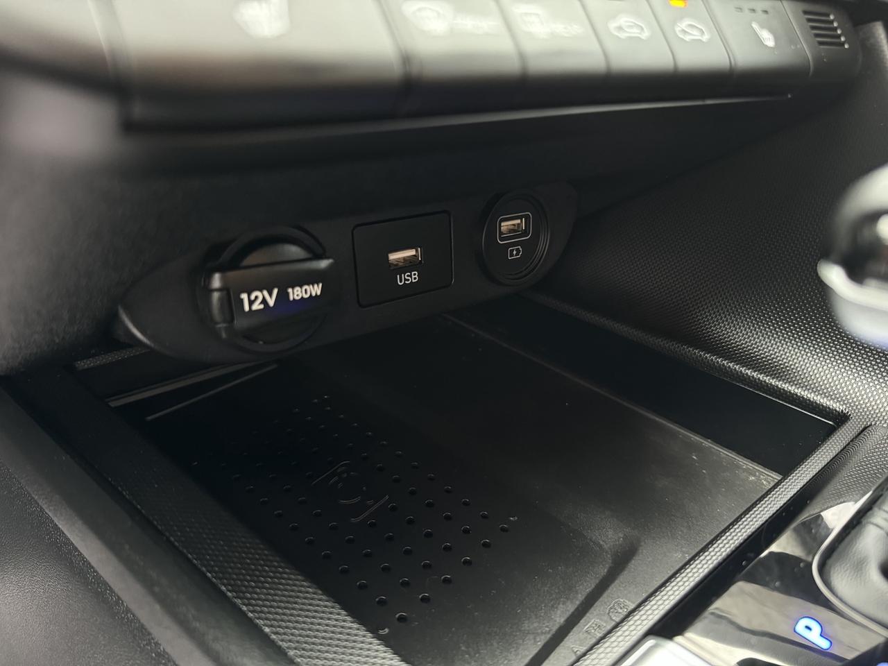 2023 Hyundai Elantra Luxury   CLEAN CARFAX! Photo
