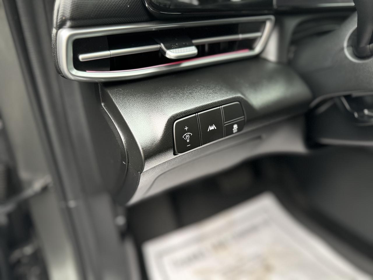 2023 Hyundai Elantra Luxury   CLEAN CARFAX! Photo