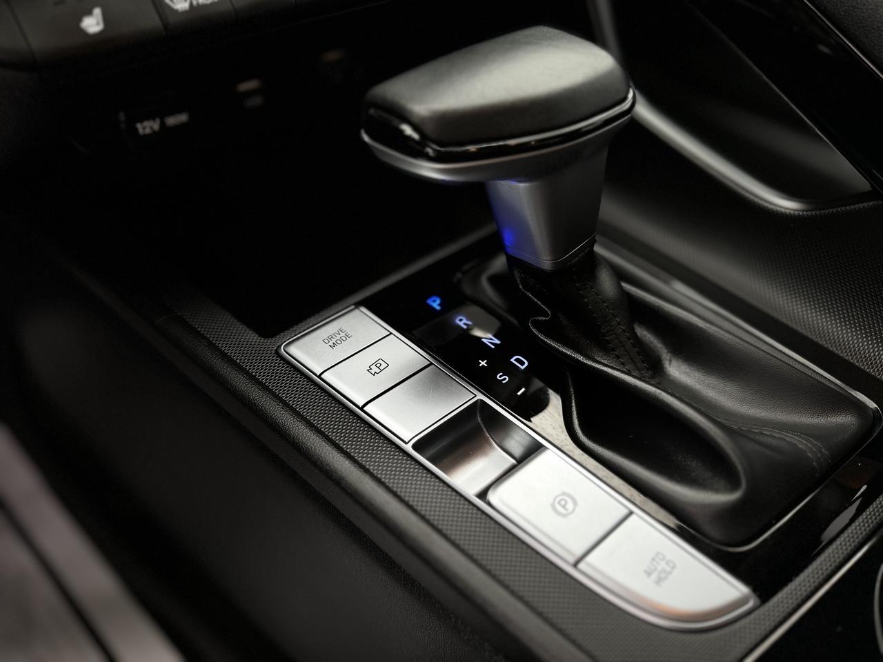 2023 Hyundai Elantra Luxury   CLEAN CARFAX! Photo