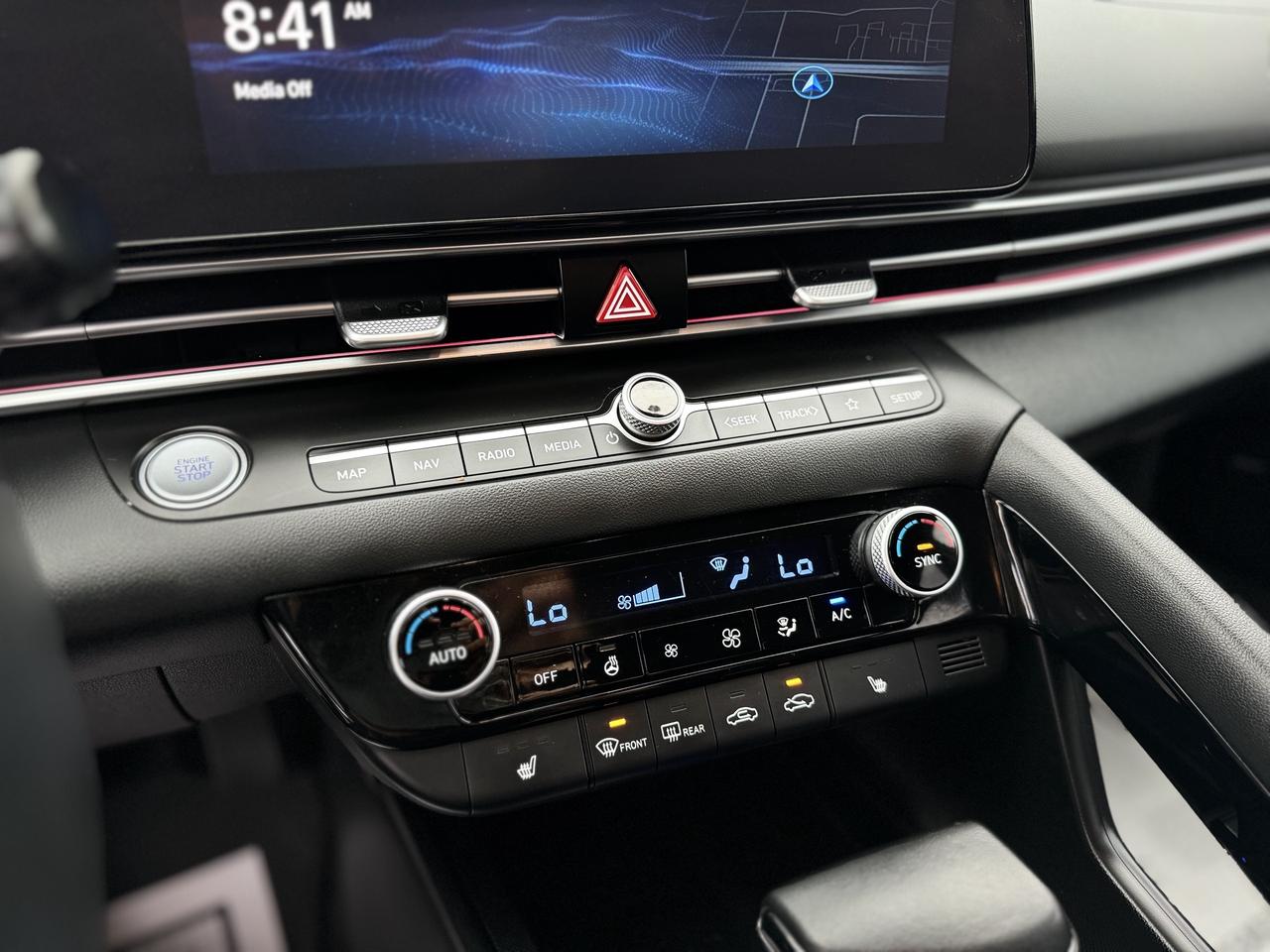 2023 Hyundai Elantra Luxury   CLEAN CARFAX! Photo