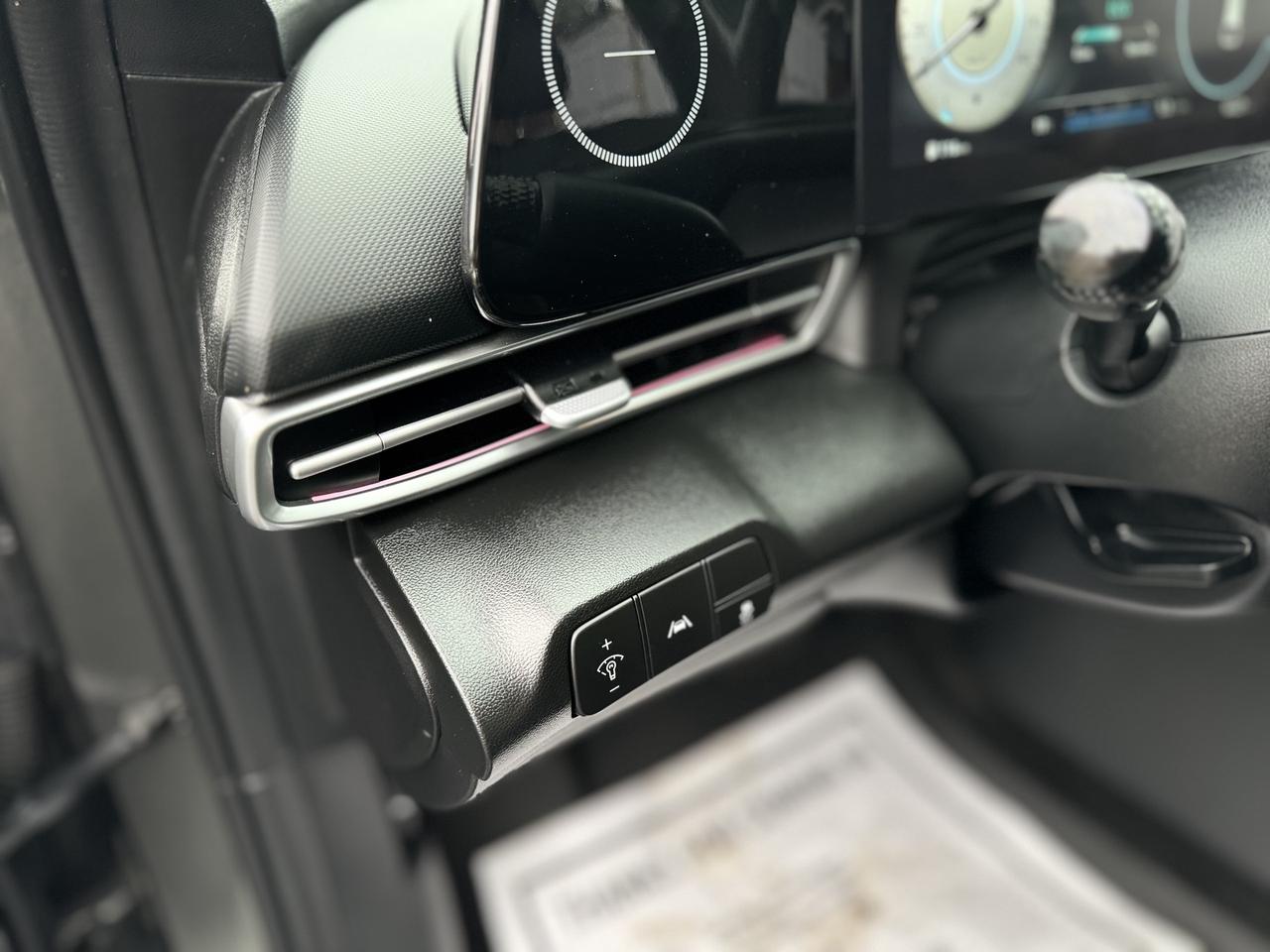 2023 Hyundai Elantra Luxury   CLEAN CARFAX! Photo