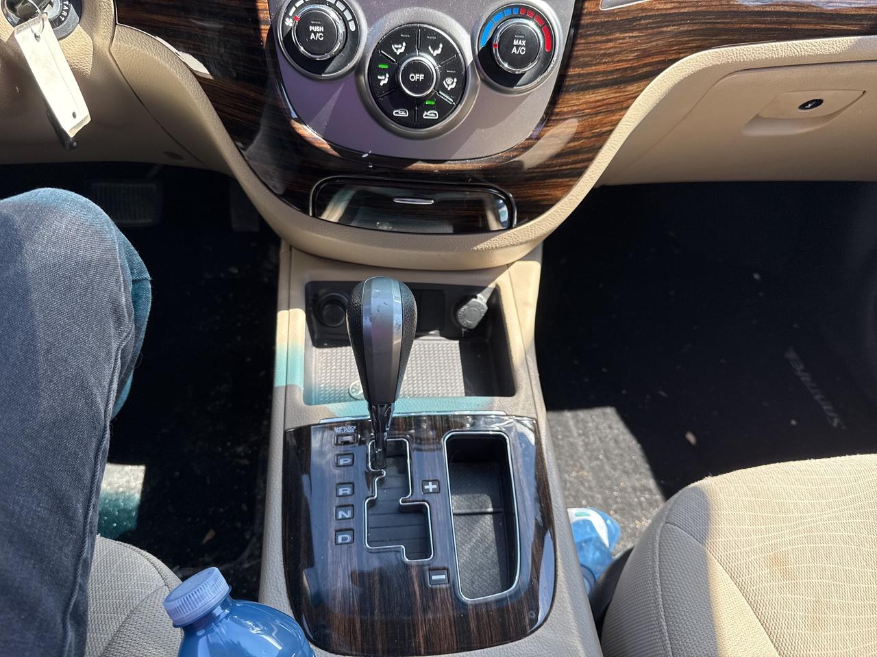 2010 Hyundai Santa Fe GL Photo