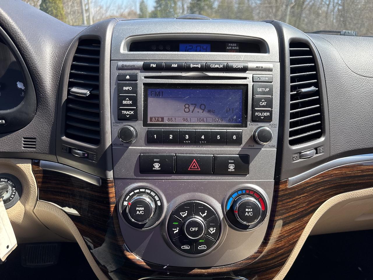 2010 Hyundai Santa Fe GL Photo