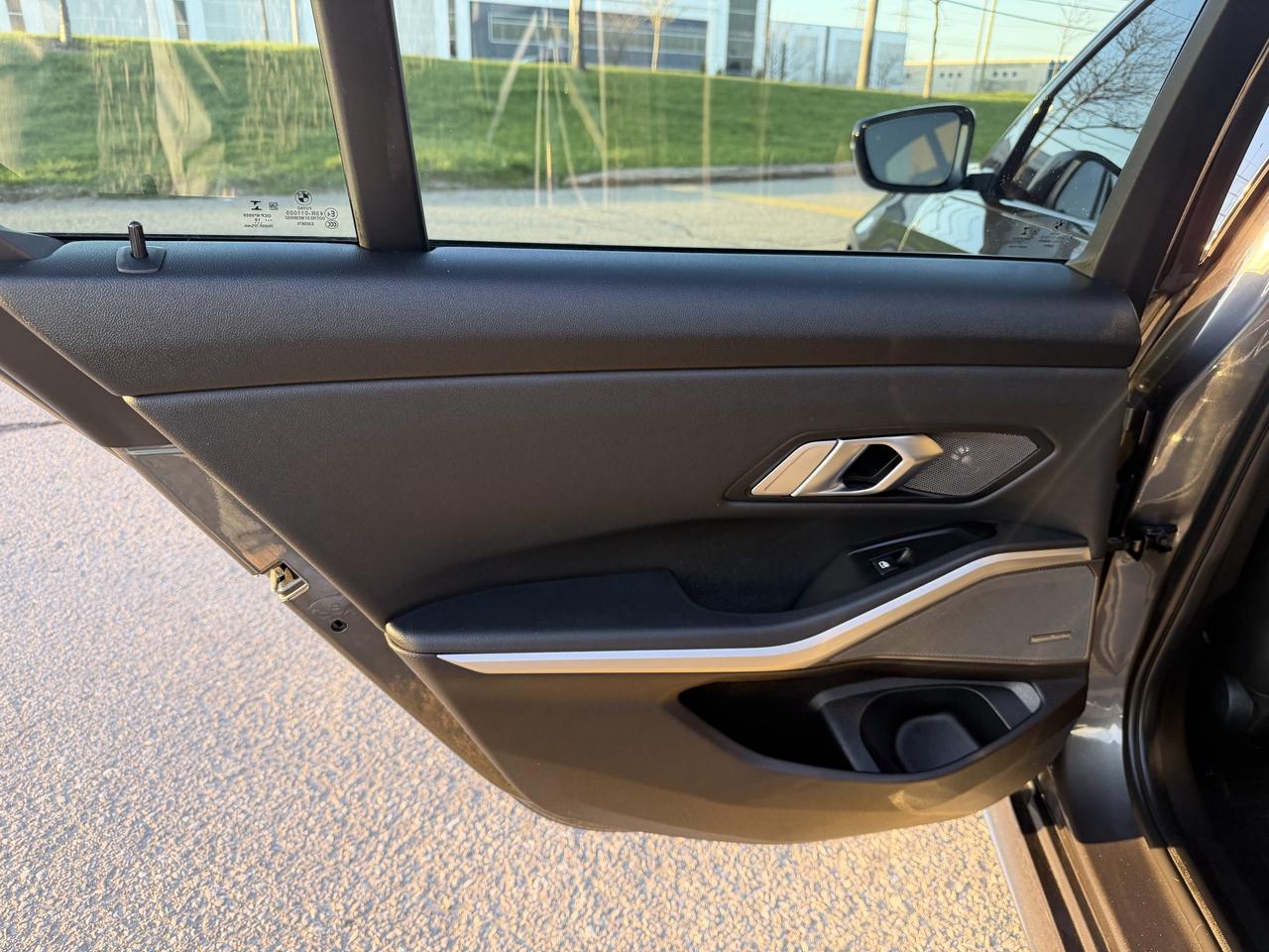 2020 BMW 3 Series 330i xDrive M sport Harmon Kardon Blind Spot AWD Photo