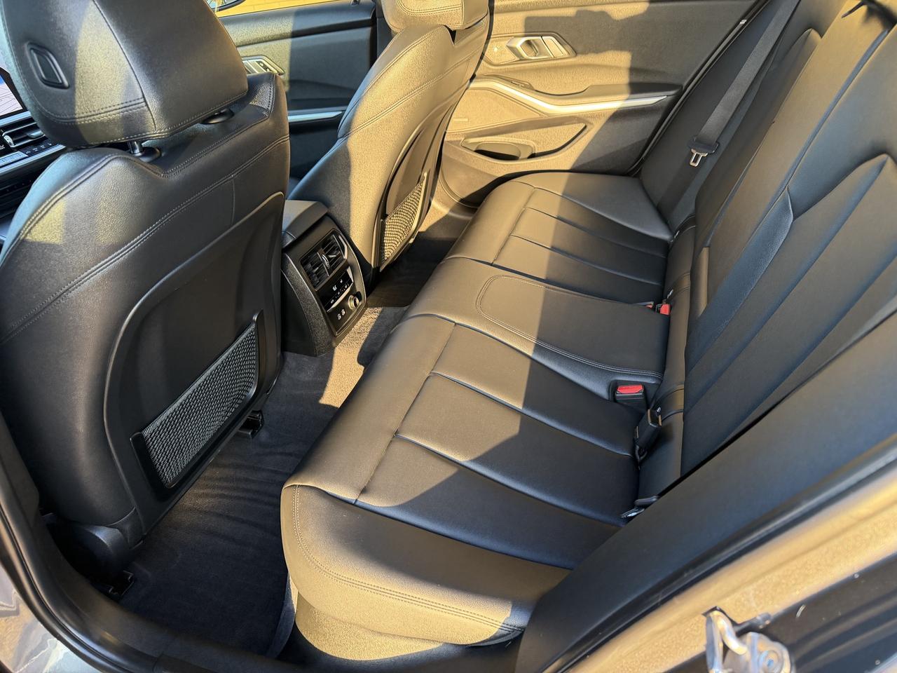 2020 BMW 3 Series 330i xDrive M sport Harmon Kardon Blind Spot AWD Photo