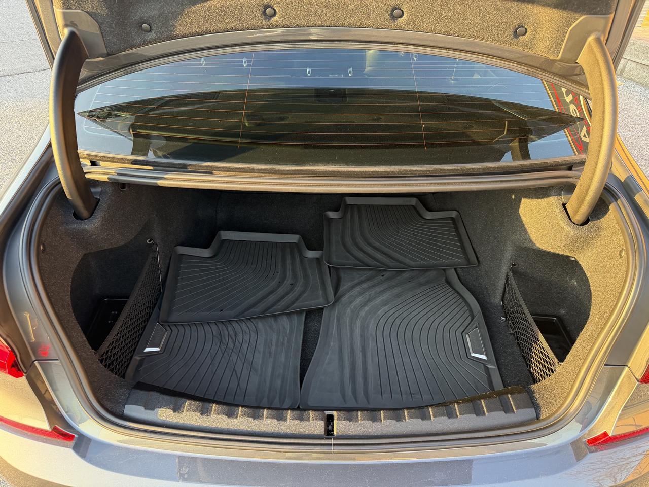 2020 BMW 3 Series 330i xDrive M sport Harmon Kardon Blind Spot AWD Photo