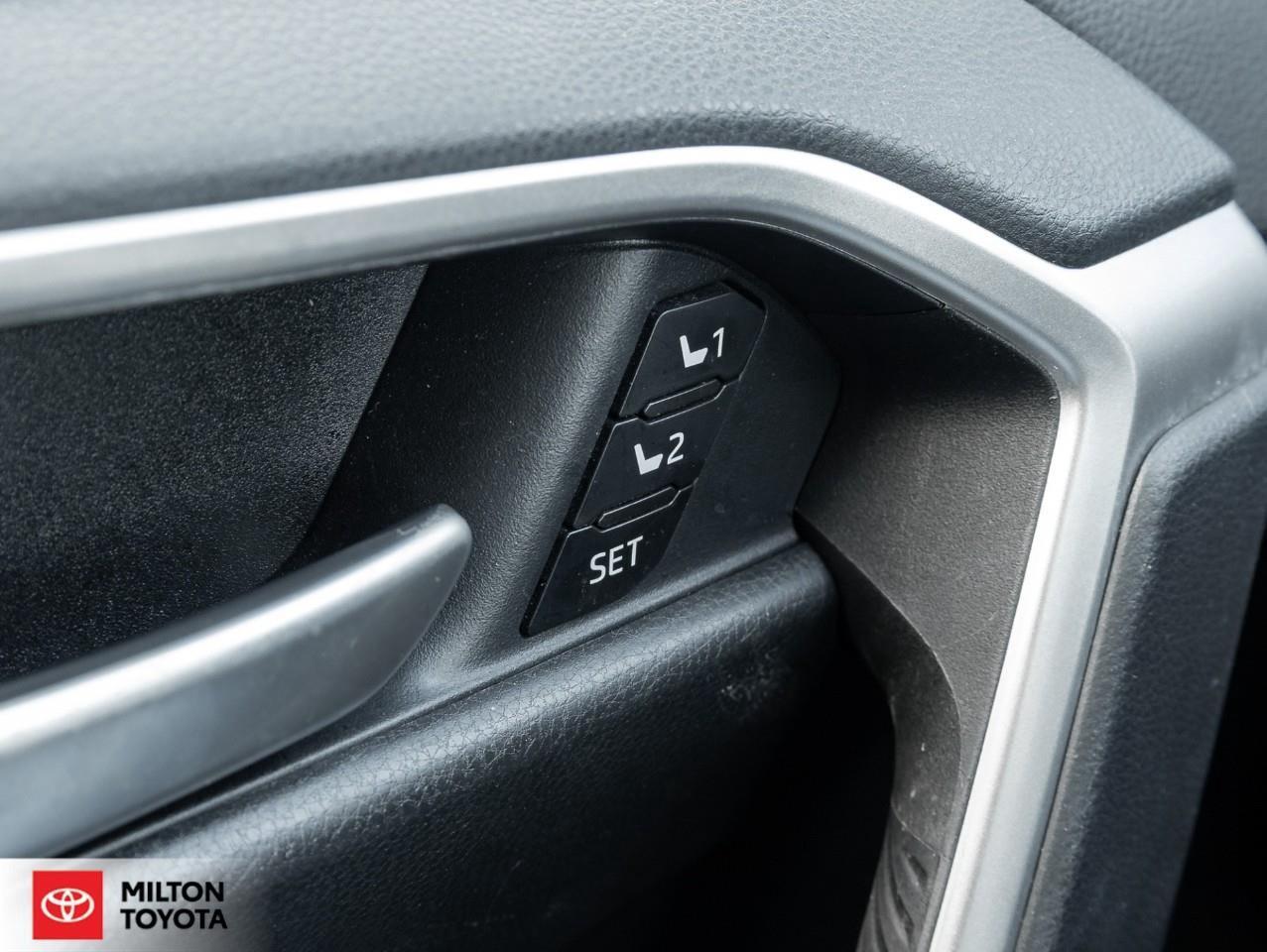 2025 Toyota RAV4 Hybrid PREMIUM AWD LEATHER SEATING SUNROOF CARPLAY TCUV X Photo
