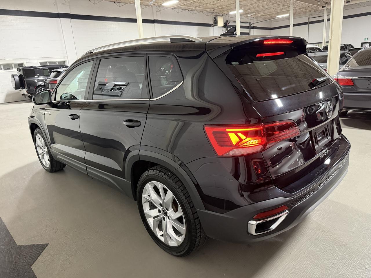 2022 Volkswagen Taos Comfortline 4MOTION 1 OWNER CLEAN CARFAX Photo2