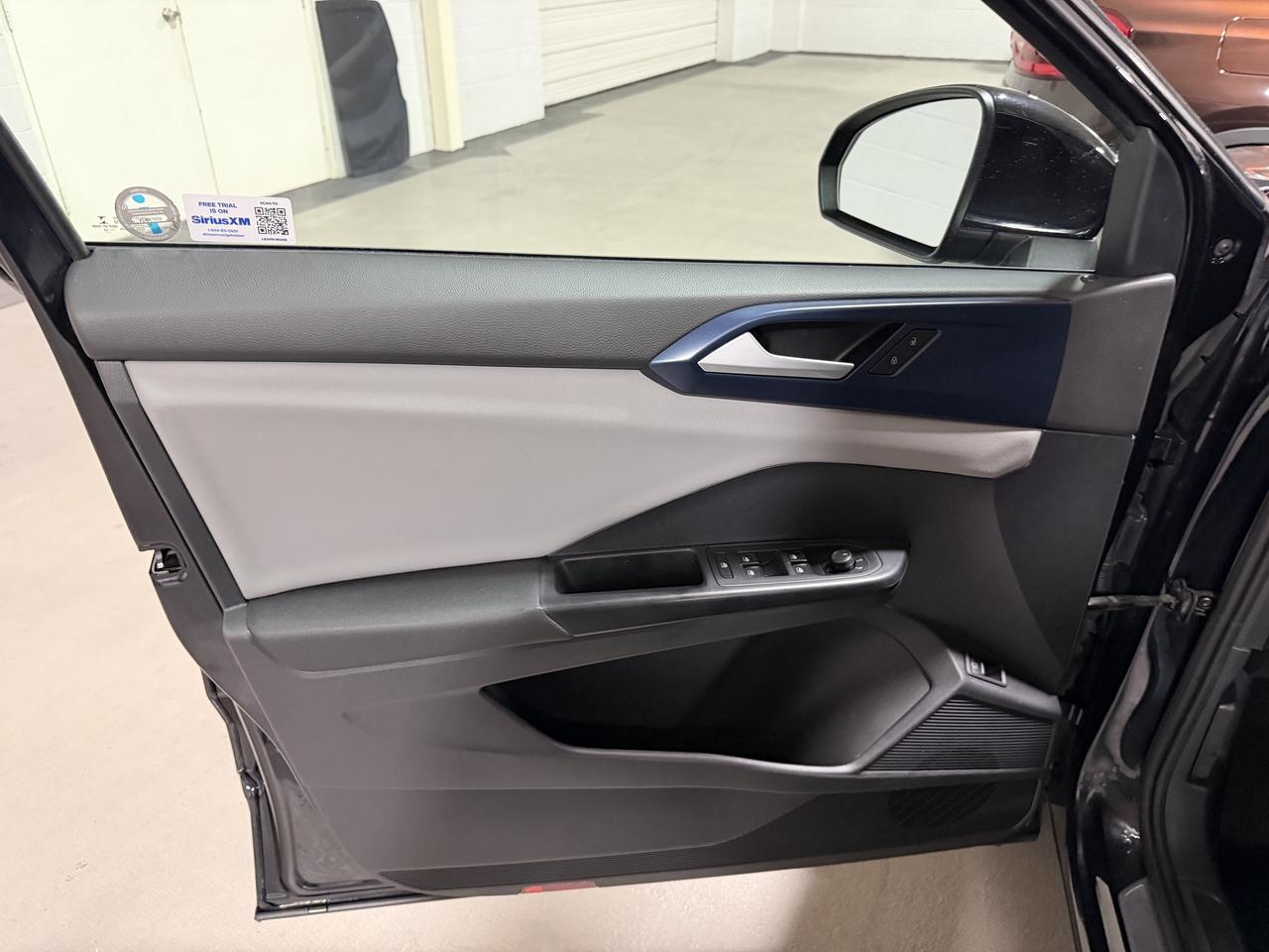 2022 Volkswagen Taos Comfortline 4MOTION 1 OWNER CLEAN CARFAX Photo