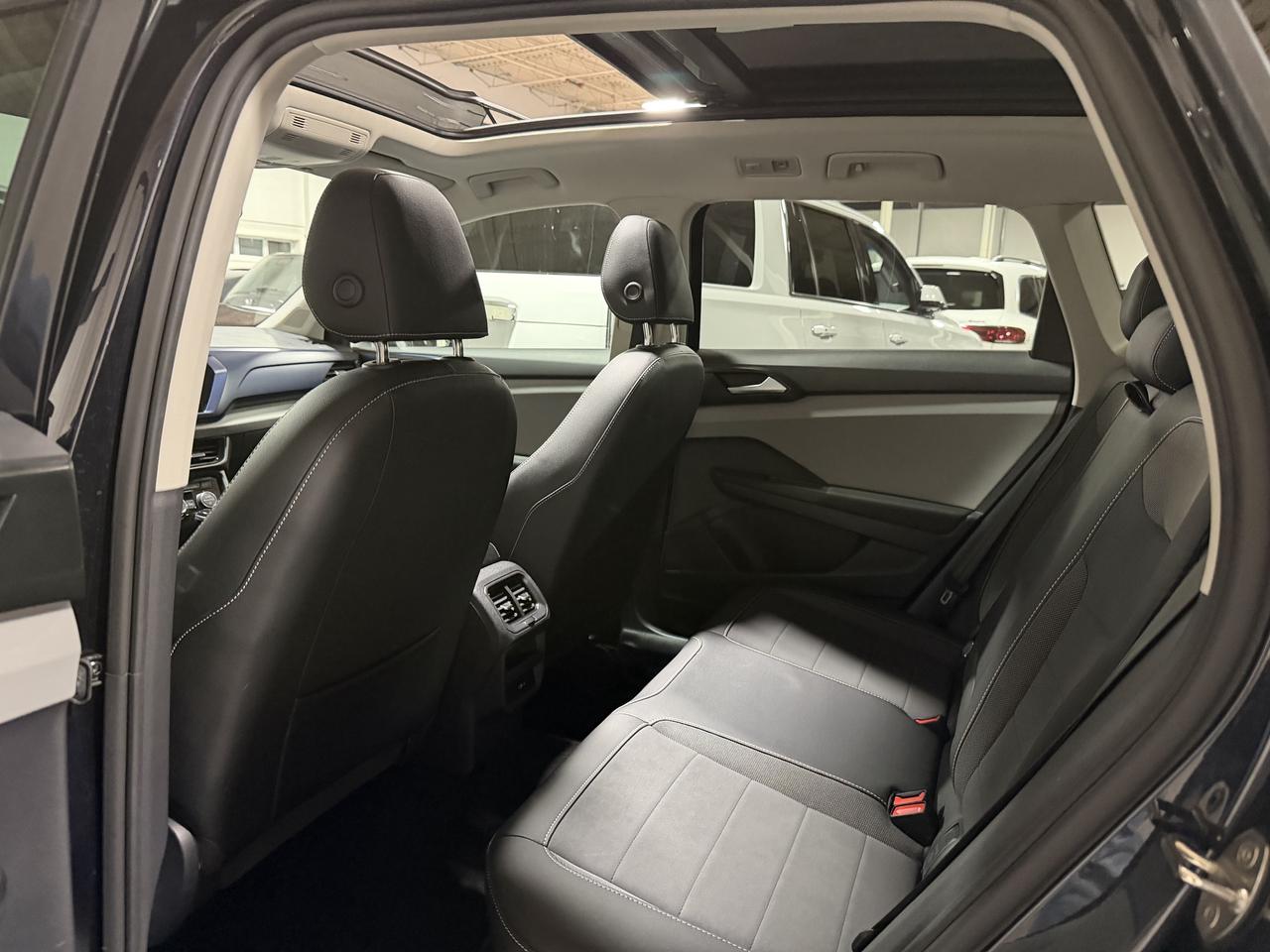 2022 Volkswagen Taos Comfortline 4MOTION 1 OWNER CLEAN CARFAX Photo