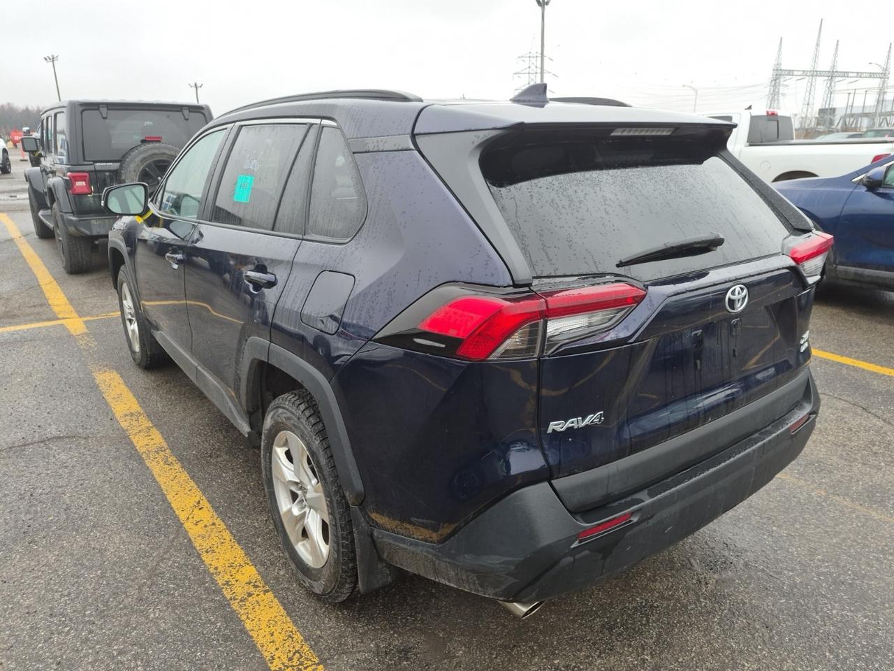 2021 Toyota RAV4 No Accidents l XLE l AWD l 2.5L l 4Cyl l Auto Photo3