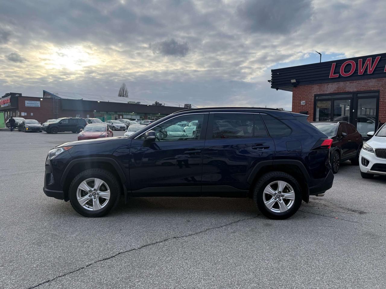 2021 Toyota RAV4 No Accidents l XLE l AWD l 2.5L l 4Cyl l Auto Photo