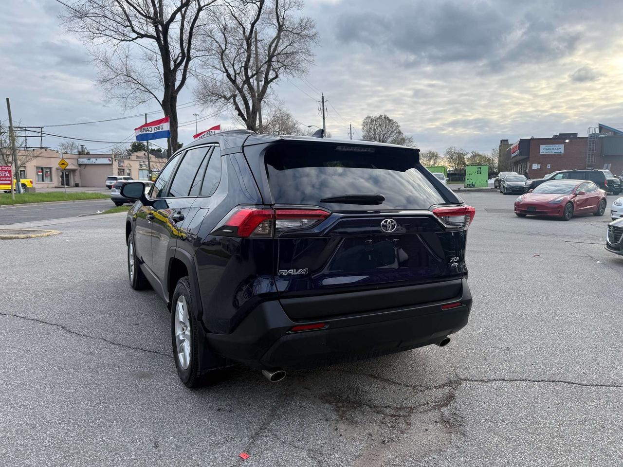 2021 Toyota RAV4 No Accidents l XLE l AWD l 2.5L l 4Cyl l Auto Photo
