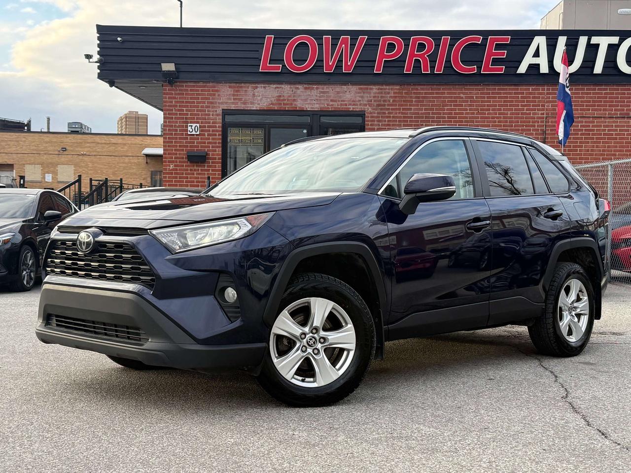 2021 Toyota RAV4 No Accidents l XLE l AWD l 2.5L l 4Cyl l Auto Photo