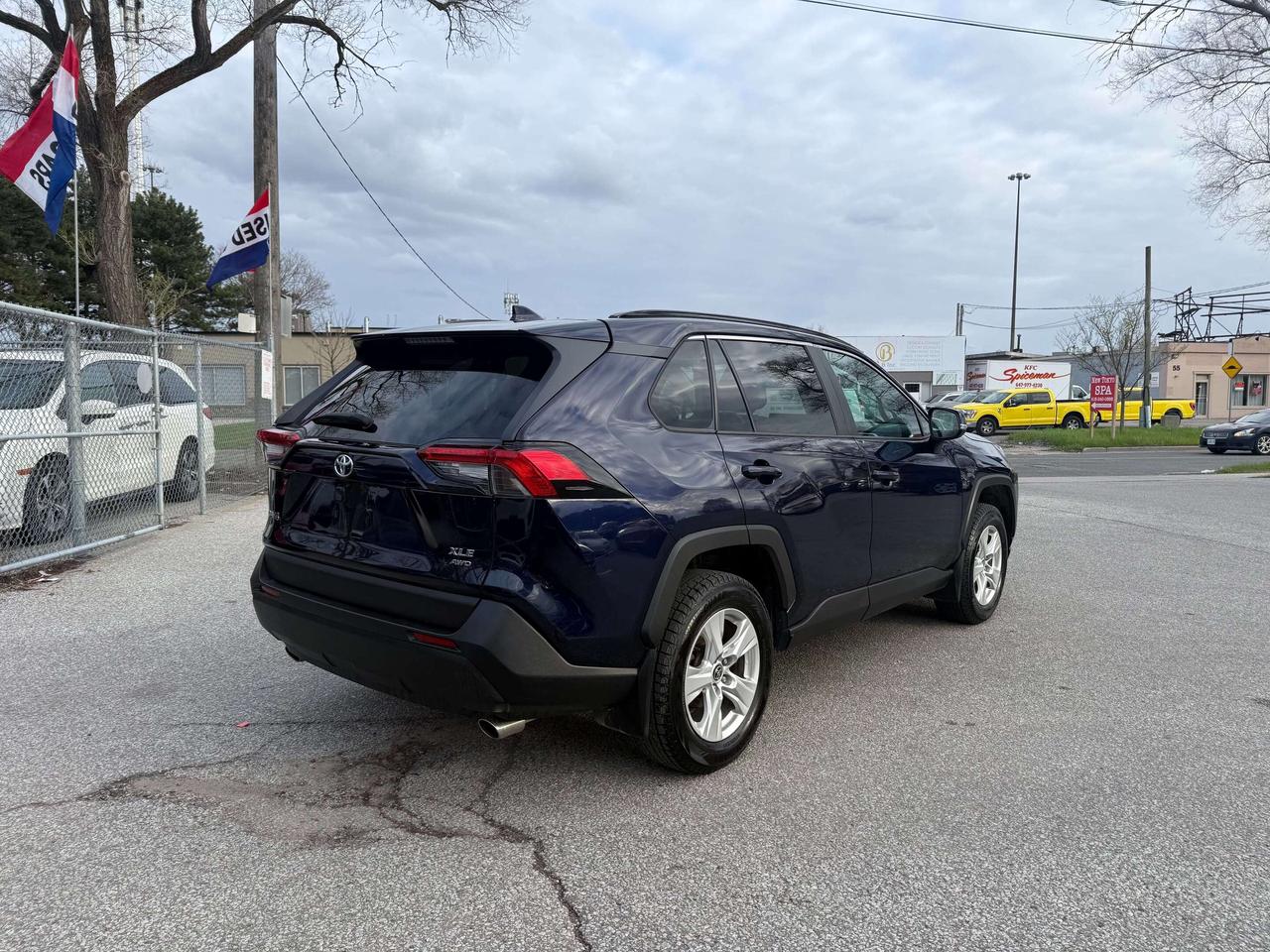 2021 Toyota RAV4 No Accidents l XLE l AWD l 2.5L l 4Cyl l Auto Photo
