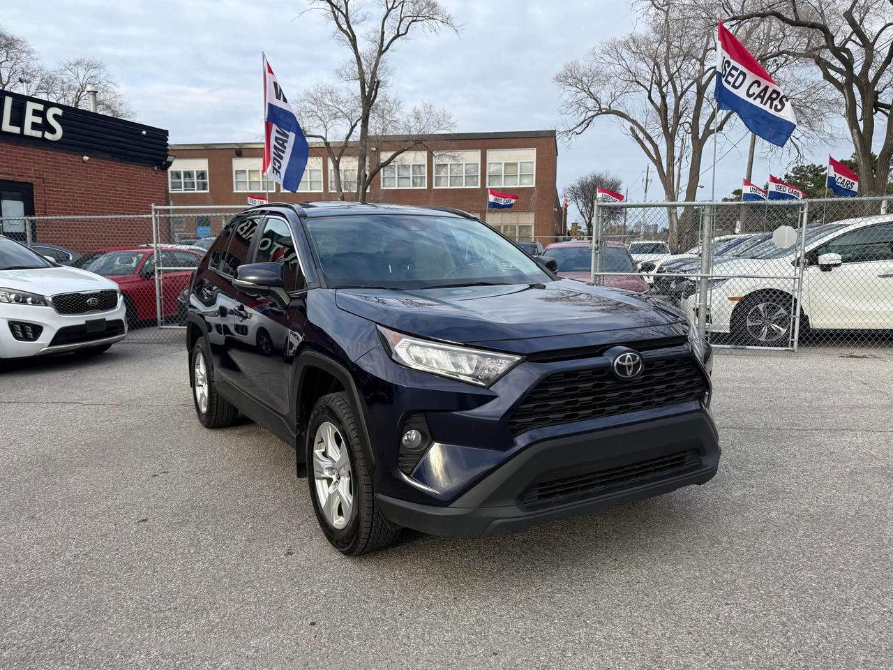 2021 Toyota RAV4 No Accidents l XLE l AWD l 2.5L l 4Cyl l Auto Photo