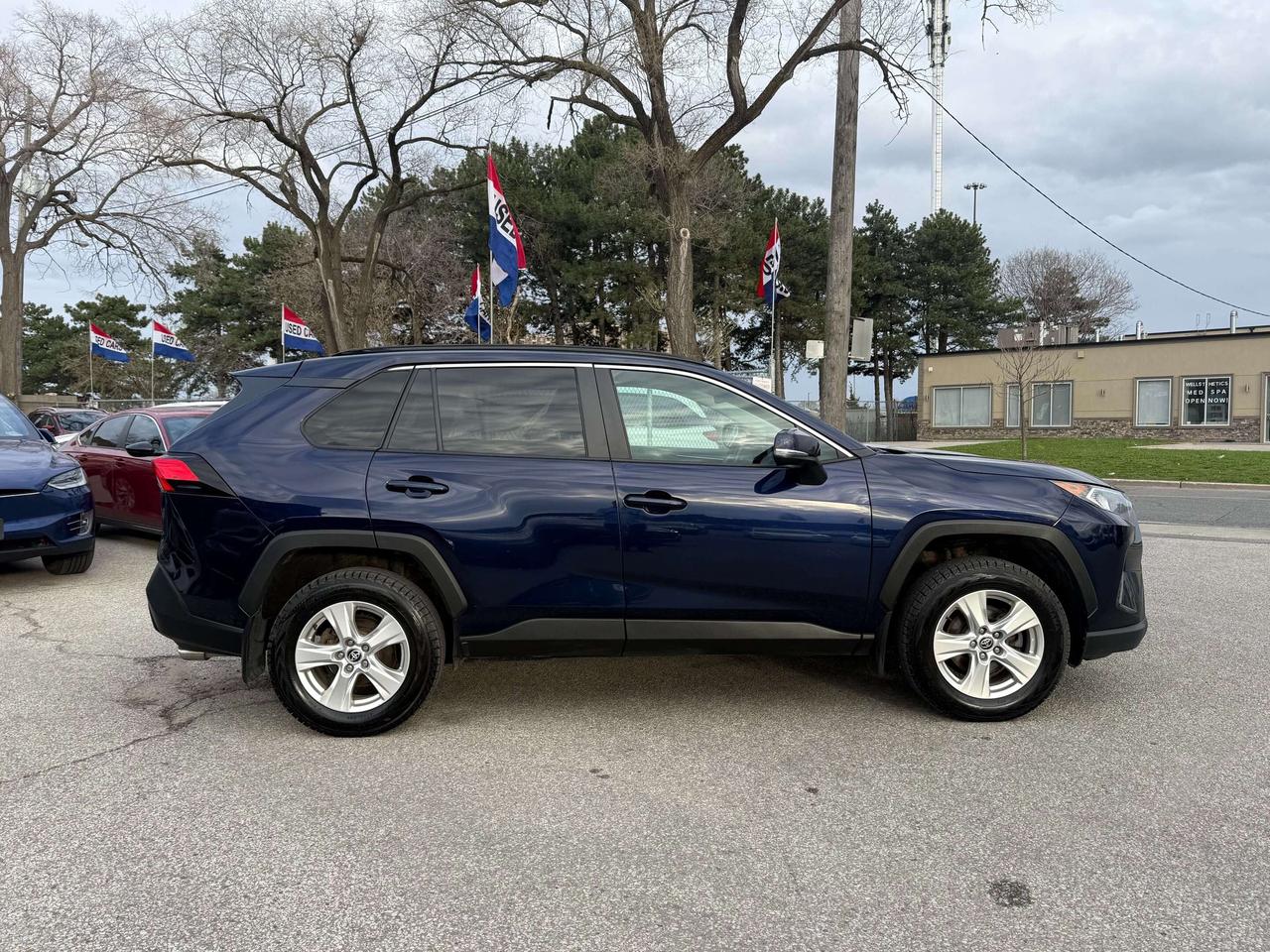 2021 Toyota RAV4 No Accidents l XLE l AWD l 2.5L l 4Cyl l Auto Photo