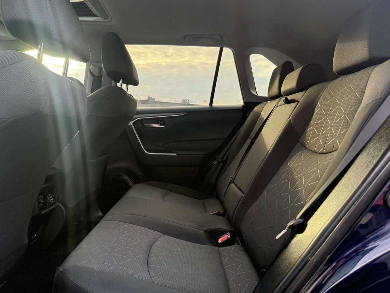 2021 Toyota RAV4 No Accidents l XLE l AWD l 2.5L l 4Cyl l Auto Photo