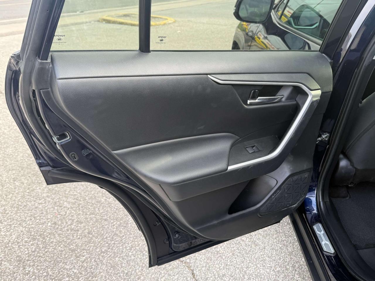 2021 Toyota RAV4 No Accidents l XLE l AWD l 2.5L l 4Cyl l Auto Photo