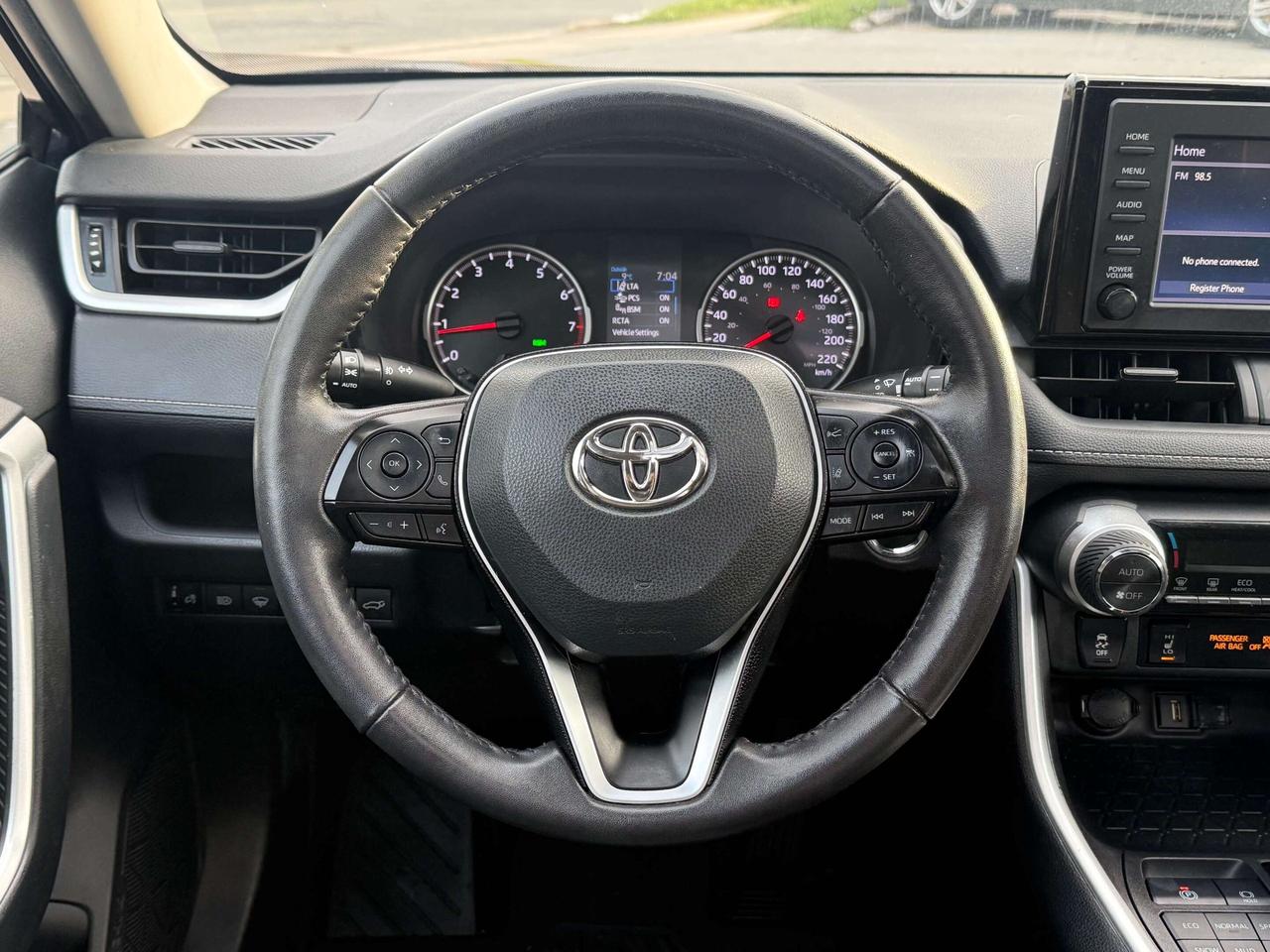 2021 Toyota RAV4 No Accidents l XLE l AWD l 2.5L l 4Cyl l Auto Photo