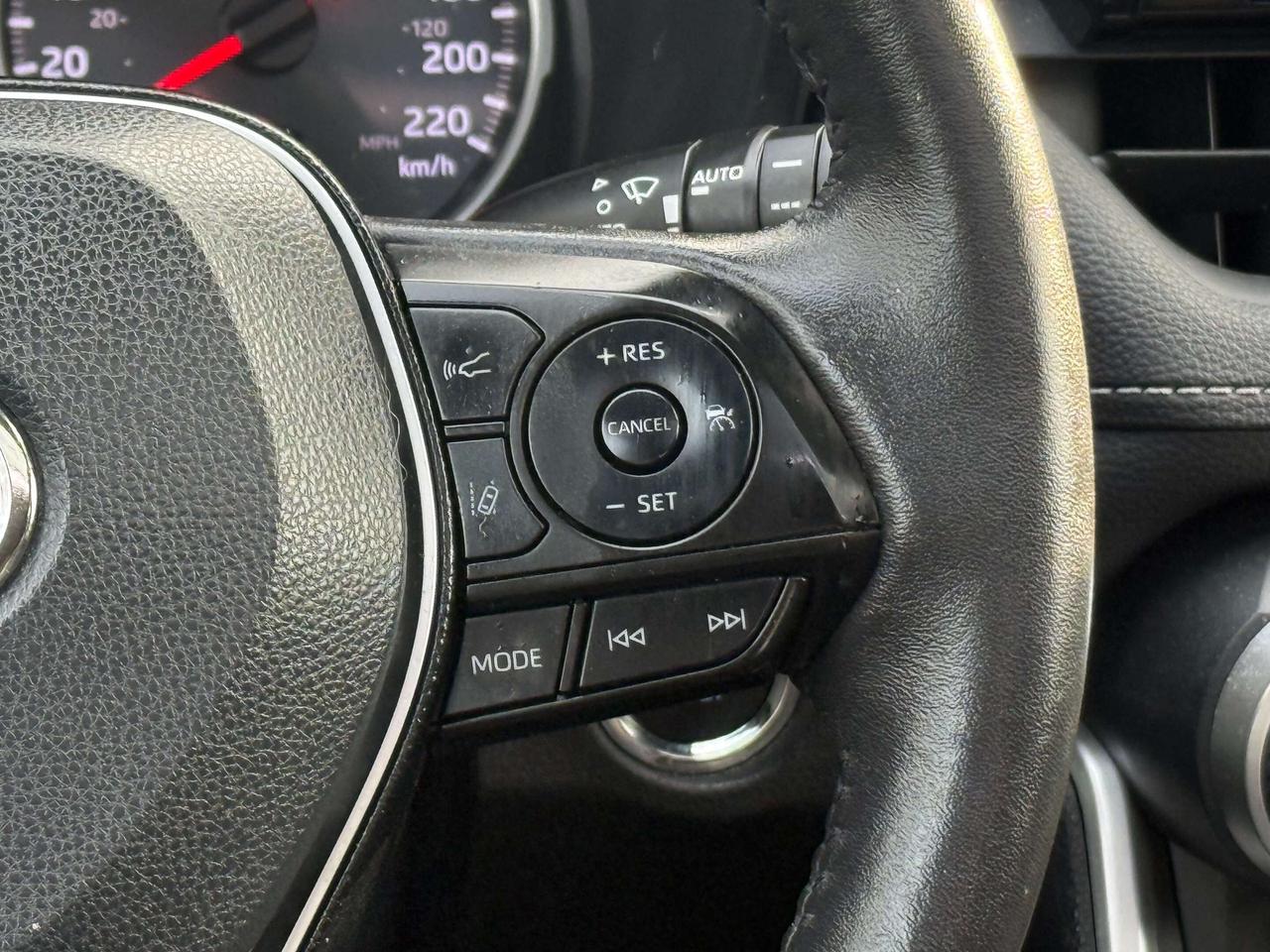 2021 Toyota RAV4 No Accidents l XLE l AWD l 2.5L l 4Cyl l Auto Photo