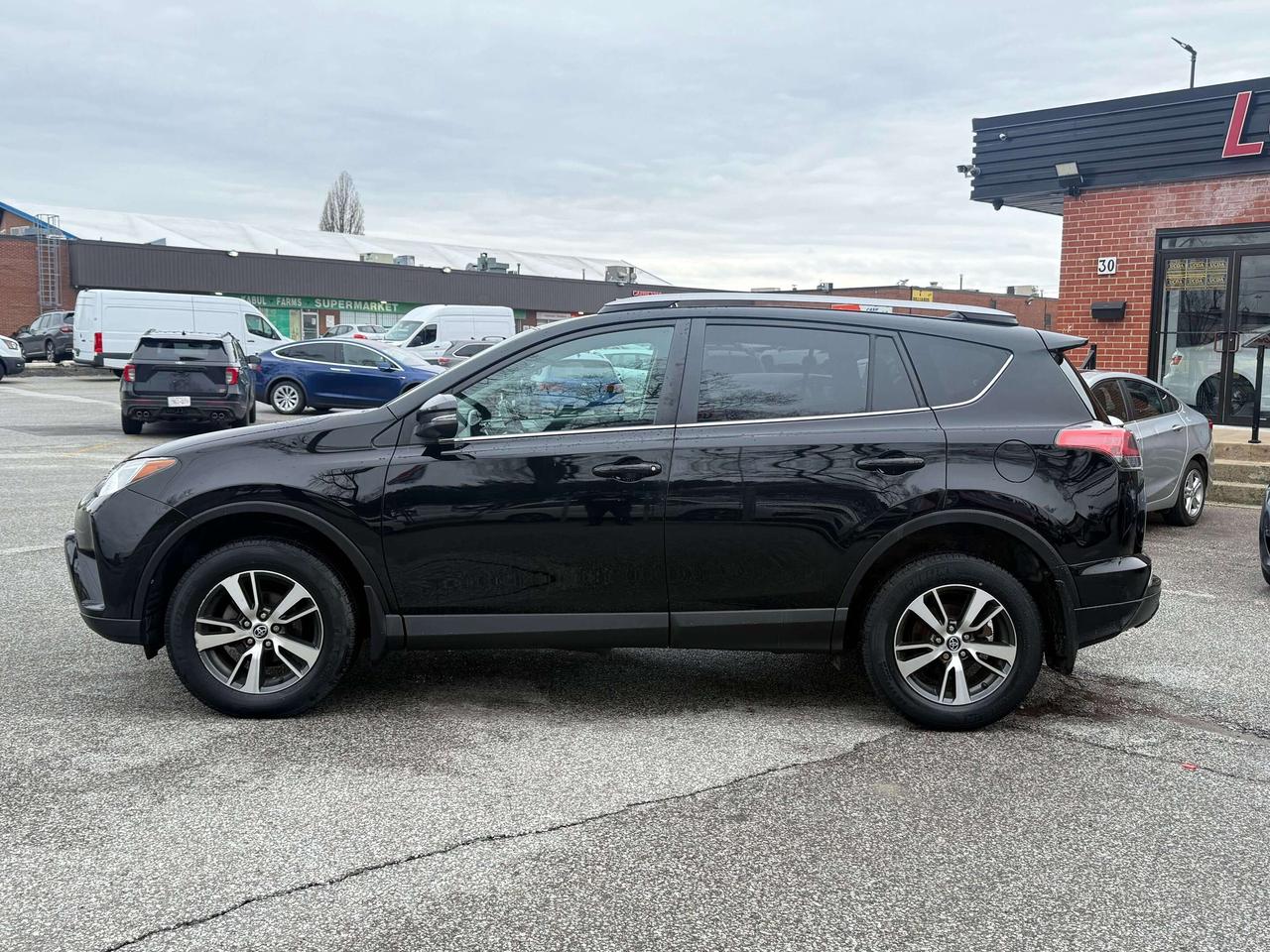2018 Toyota RAV4 AWD l LE l 2.5i l 4Cyl l LDW l 2 Wheel Sets Photo
