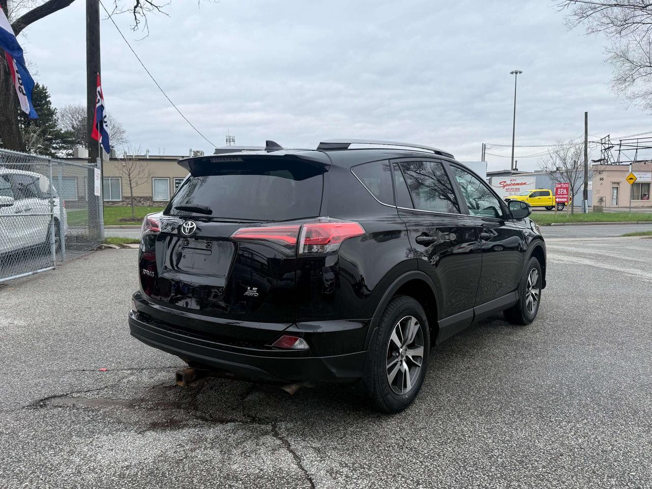 2018 Toyota RAV4 AWD l LE l 2.5i l 4Cyl l LDW l 2 Wheel Sets Photo